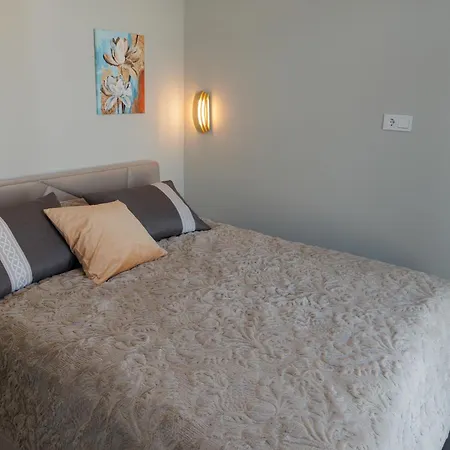 아파트 Butas Naujame Kvartale Prie Danes Upes *